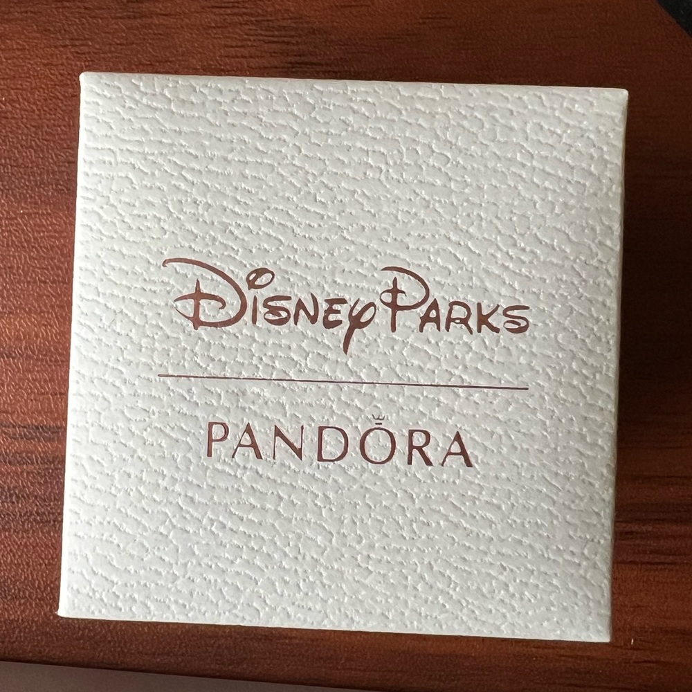 ***DISNEY PARKS EXCLUSIVE*** Small Pandora Jewelry Box